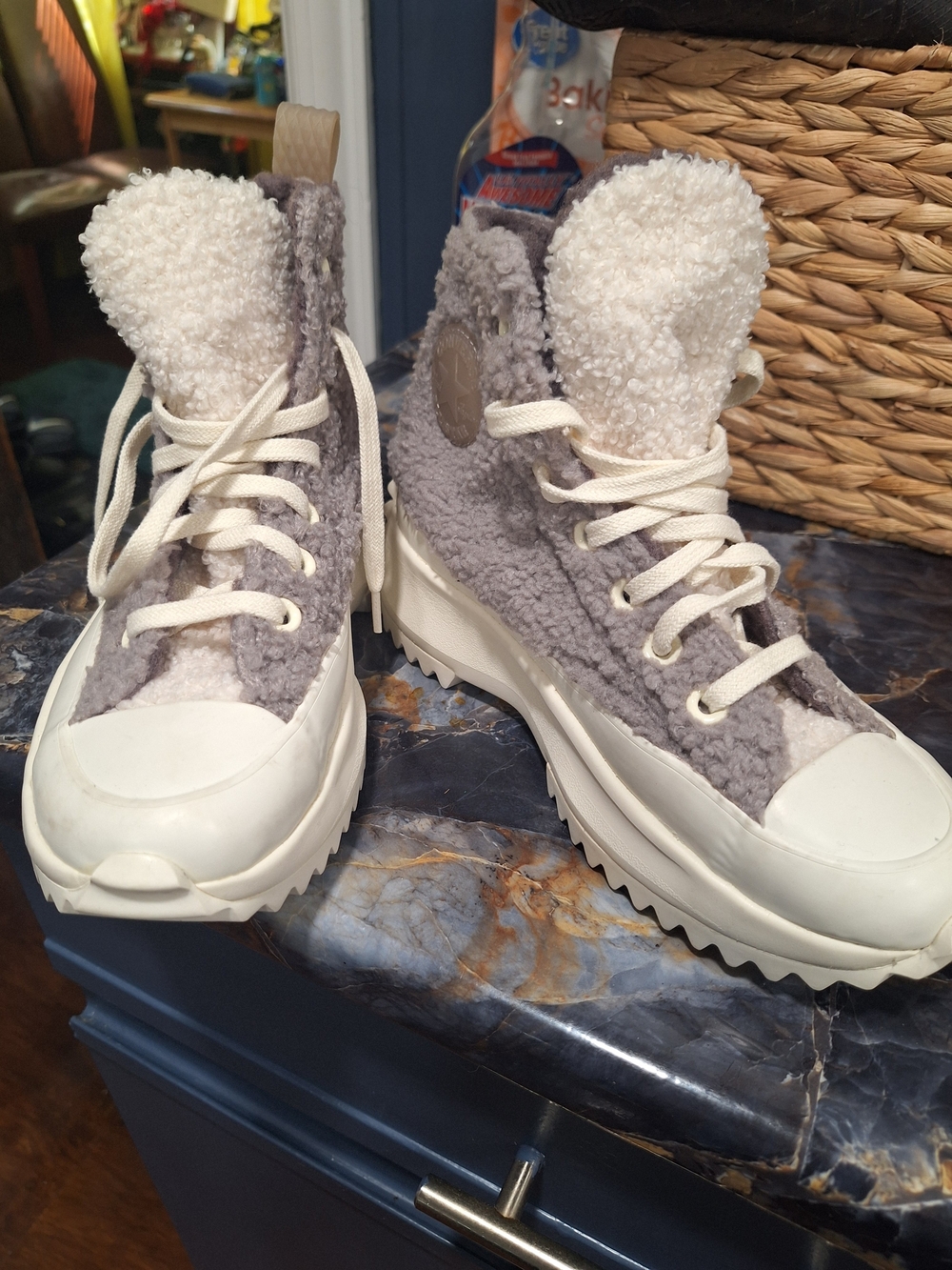 Converse Run Star Hike Unisex  Gray & Cream Sherpa Lace-Up Platform Sneaker.nwb